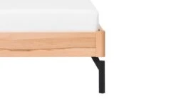 Karlsson Bed Sky Met Hoofdbord Hout En Poten Metaal -Slaapcomfort Winkel Bed Sky beuken met hoofdbord hout en poot metaal 1