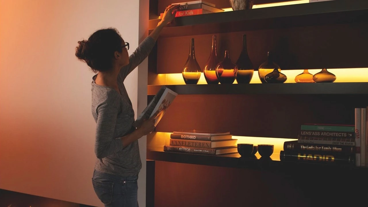 Verlichting Philips Hue Lightstrip Plus 1 Meter 3 Verlichting Philips Hue Lightstrip Plus 1 Meter - Afbeelding 3